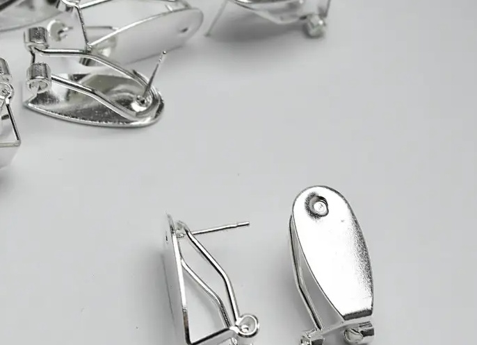 Как выбрать и использовать швензы для сережек: полезные советы